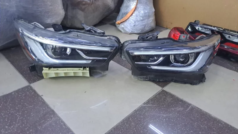 Xenon Headlight Set For Dodge Charger (ld) 2015 2023 Auto spare parts in Al Sajaa Industrial Area, Sharjah