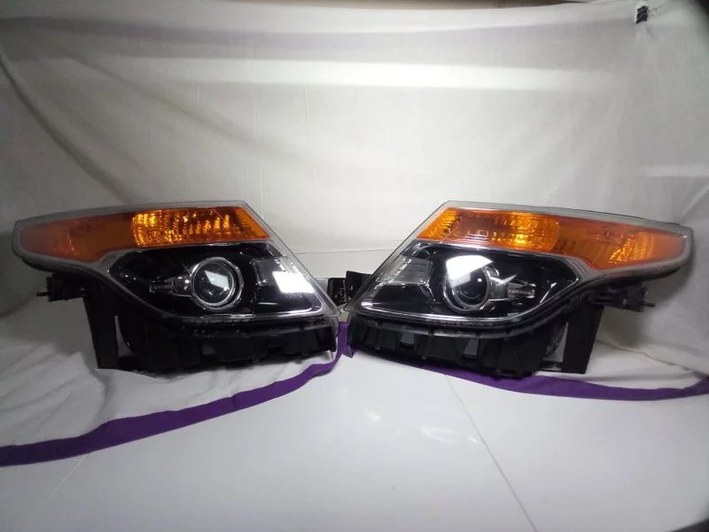Headlights Set For Ford Explorer 2014