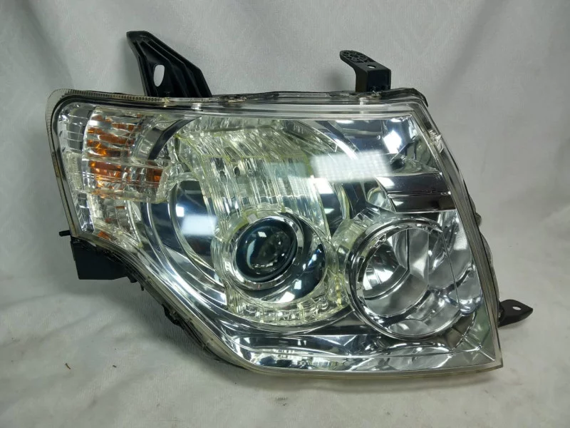 Right Headlight For Mitsubishi Pajero Xenon 2016