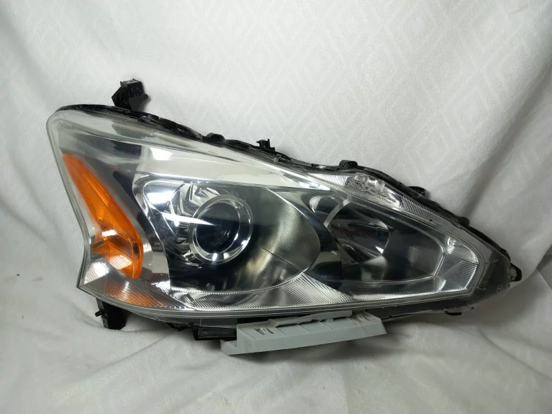 Right Headlight For Nissan Altima 2014 Auto spare parts in Al Sajaa Industrial Area, Sharjah
