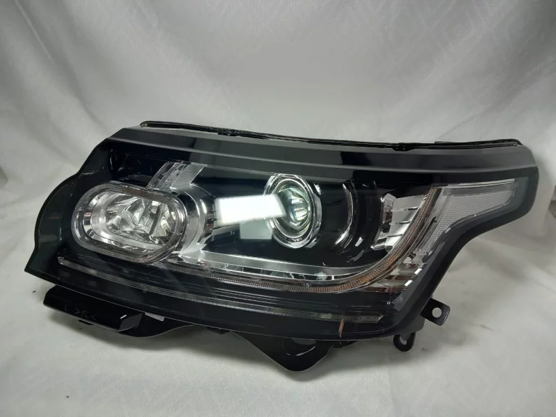 Right Headlight For Range Rover Vogue (16 Pin) 2016 Auto spare parts in Al Sajaa Industrial Area, Sharjah