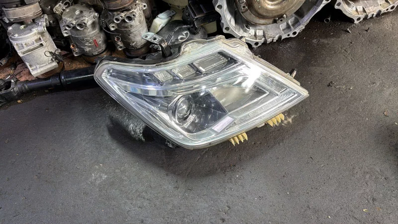 Right Headlight For Nissan Patrol