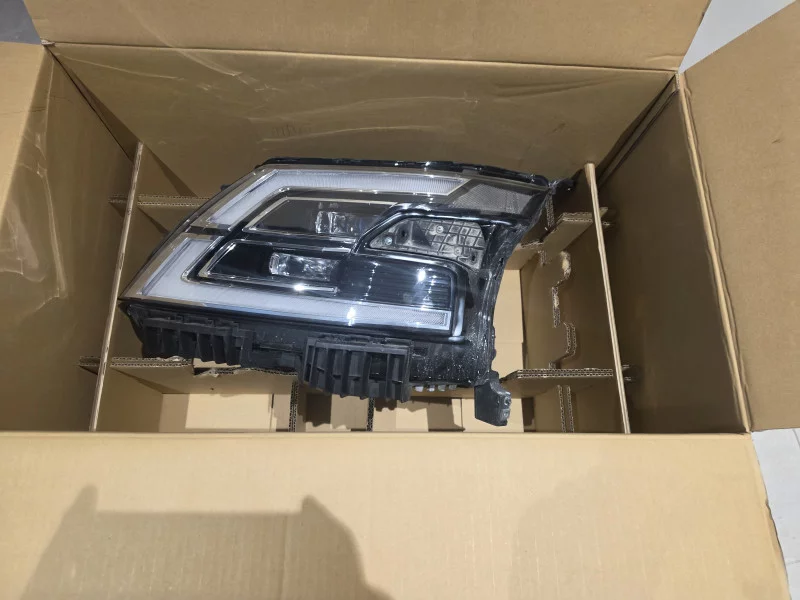 Front Right Headlight In Assembly (original) Nissan Patrol 2022 