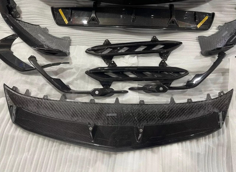 Carbon Fiber Aero Kit For Lamborghini Urus 2018 2024 Auto spare parts in Downtown Dubai, Dubai