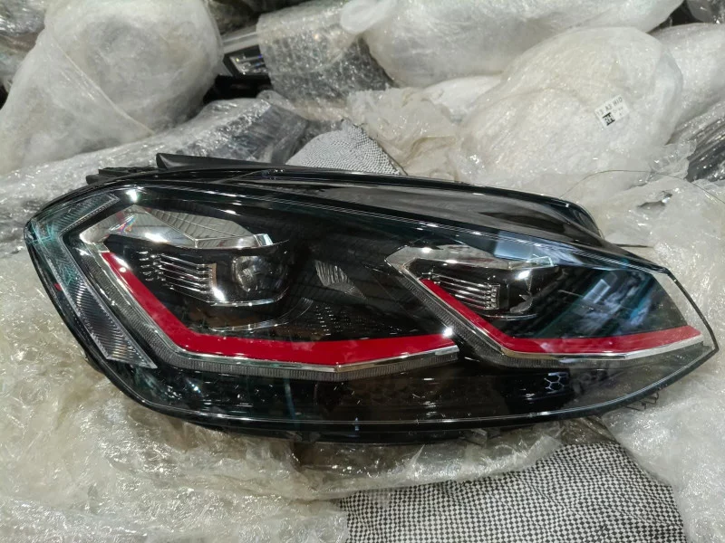 Headlight For Volkswagen in Sharjah Industrial Area 2, Sharjah Dismantles