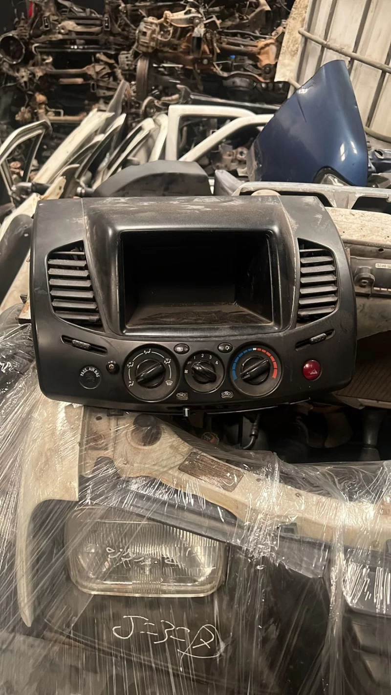Mitsubishi L200 Pajero Sport Center Console Climate Controls 2005 2015