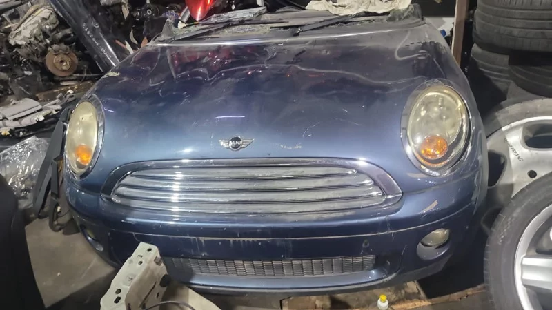 Dismantling MINI Cooper One from 2001