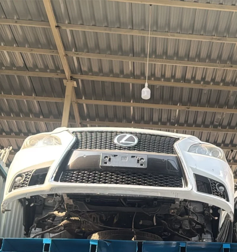 Dismantling Lexus IS Series IS from 2009 in Sharjah Industrial Area 6, Sharjah Dismantles