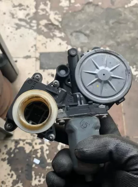 Electric Window Motor For Nissan Models 2004+ in Mussafah Industrial Area M7, Abu Dhabi Dismantles