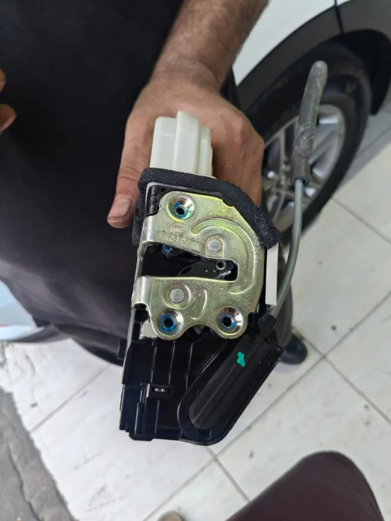 Hyundai Santa Fe Door Lock & Actuator Assembly 2013 2018