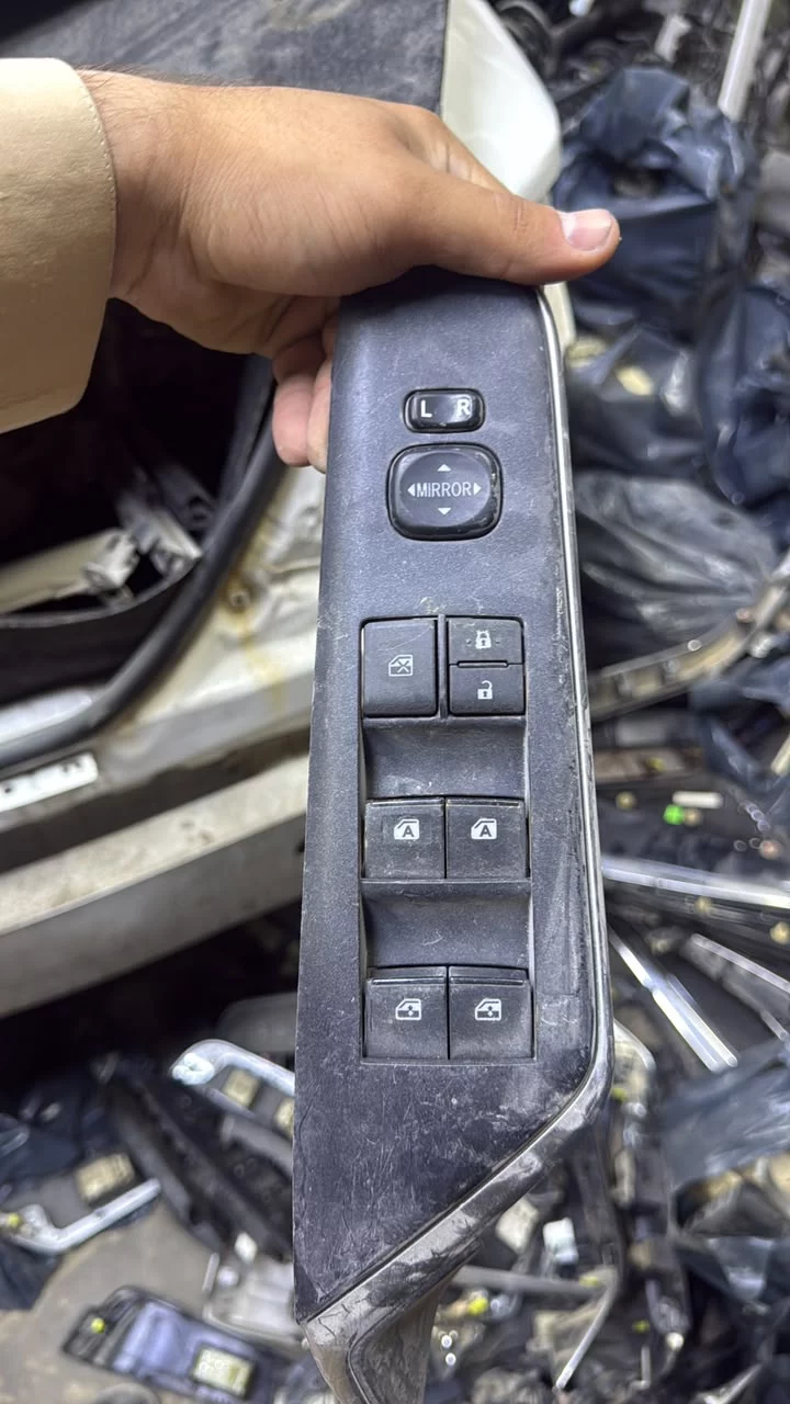 Toyota Camry Master Window Switch 2015 2017 in Sharjah Industrial Area 6, Sharjah Dismantles