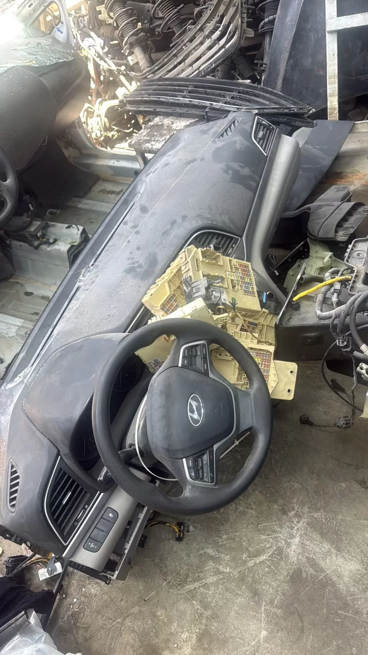 Hyundai Elantra Dashboard With Steering Wheel 2016 2018 in Sharjah Industrial Area 6, Sharjah Dismantles