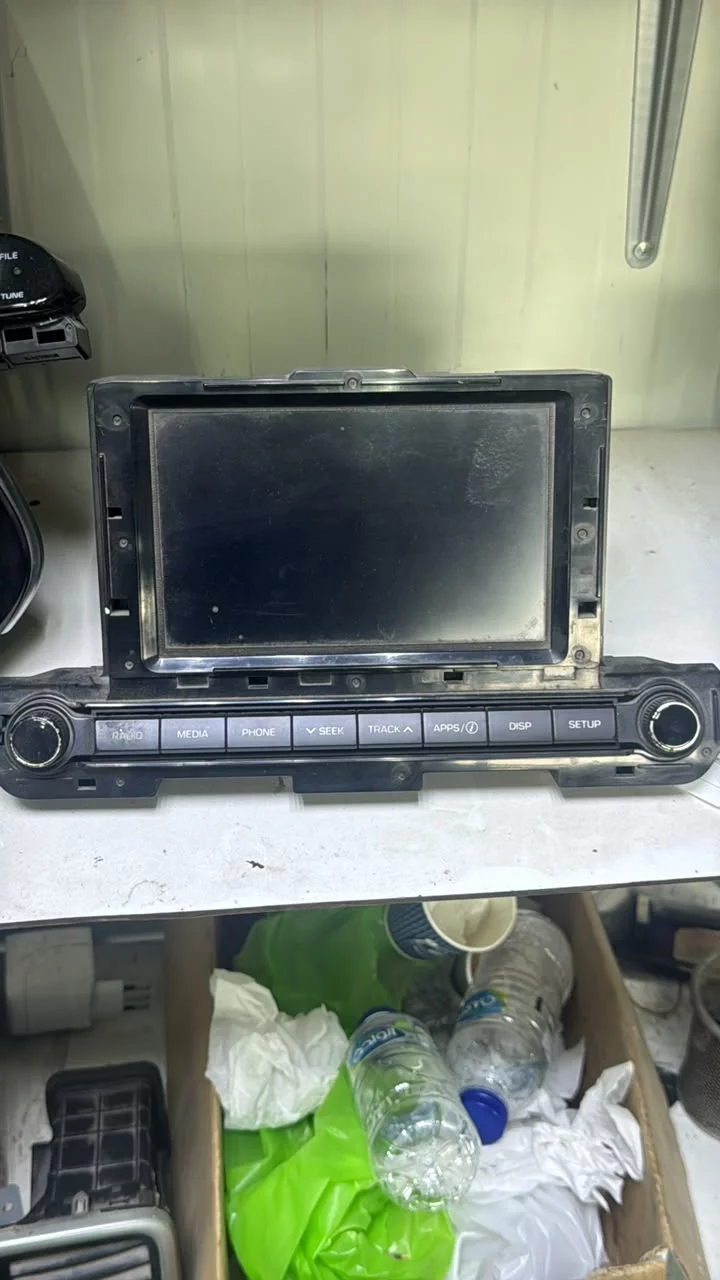 Hyundai Elantra Multimedia Navigation Screen 2017 2020 in Sharjah Industrial Area 6, Sharjah Dismantles