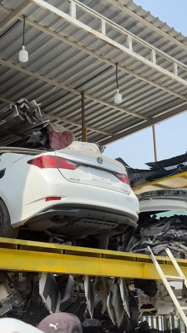 Lexus Es Badge 2012 2015 in Sharjah Industrial Area 6, Sharjah Dismantles