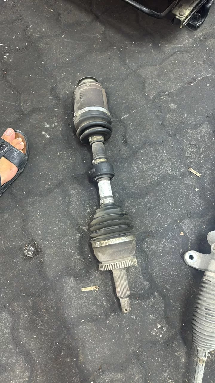 Hyundai Complete Drive Shaft 2000 2012 in Sharjah Industrial Area 6, Sharjah Dismantles