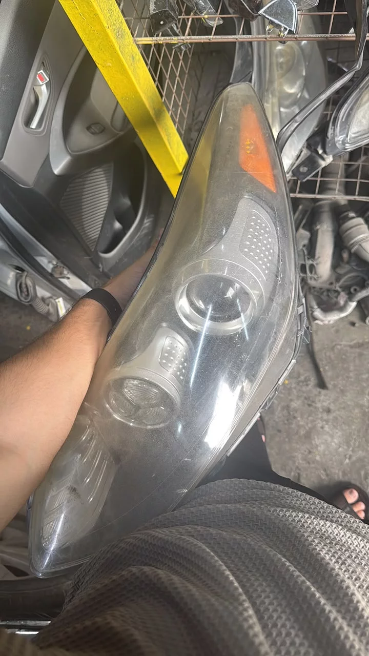 Hyundai Sonata Left Original Headlight 2011 2014 in Sharjah Industrial Area 6, Sharjah Dismantles