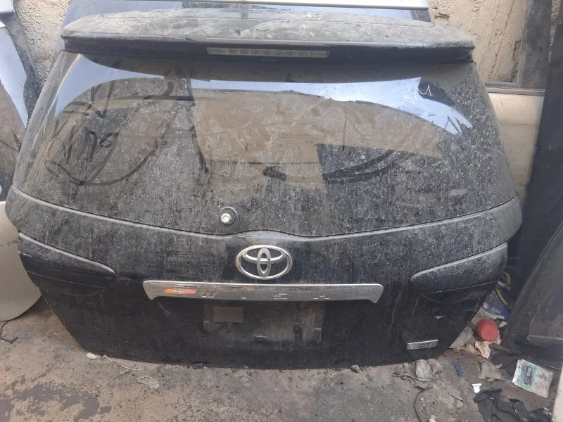 Toyota Wish Tailgate 2009 2017 in Sharjah Industrial Area 6, Sharjah Dismantles