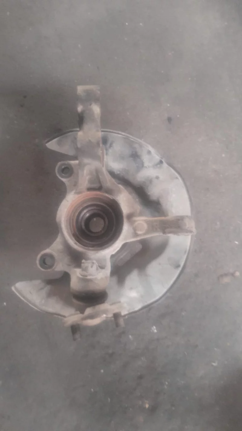 Toyota Wish Wheel Knuckle 2003 2009 in Sharjah Industrial Area 6, Sharjah Dismantles