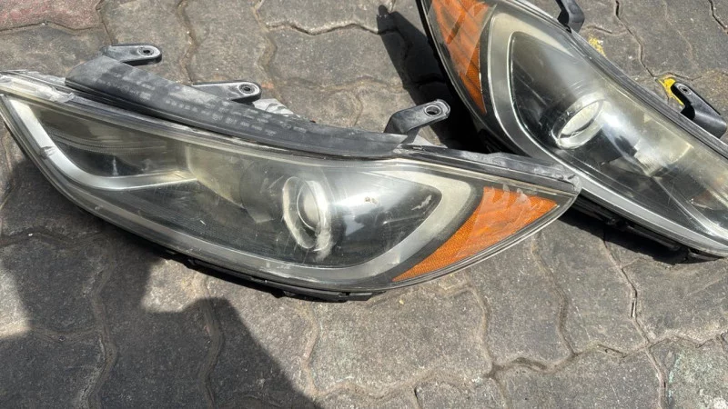 Hyundai Elantra Right Headlight Set 2016 2018