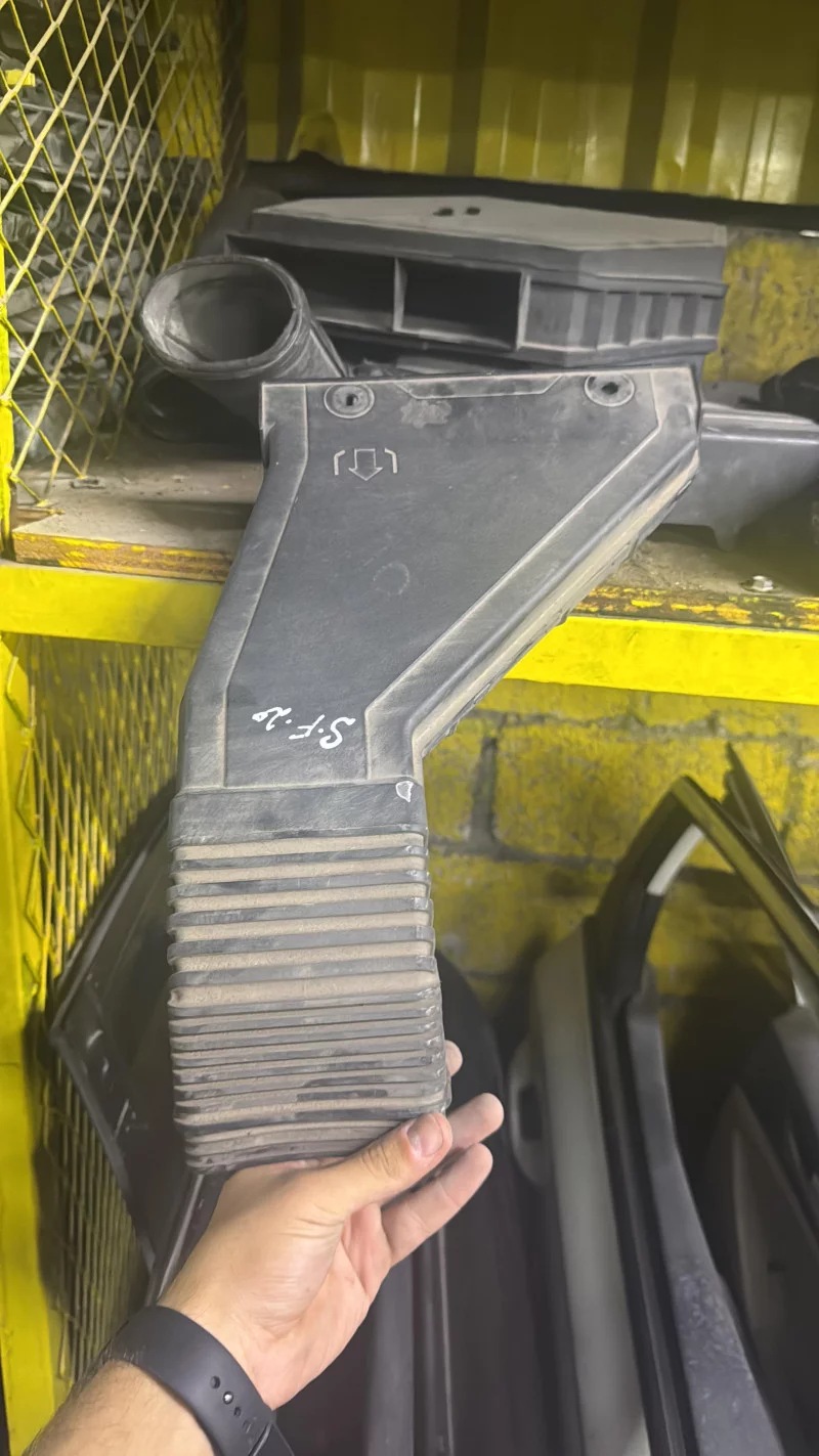 Hyundai Santa Fe Right Rear Door 2018 2020 in Sharjah Industrial Area 6, Sharjah Dismantles