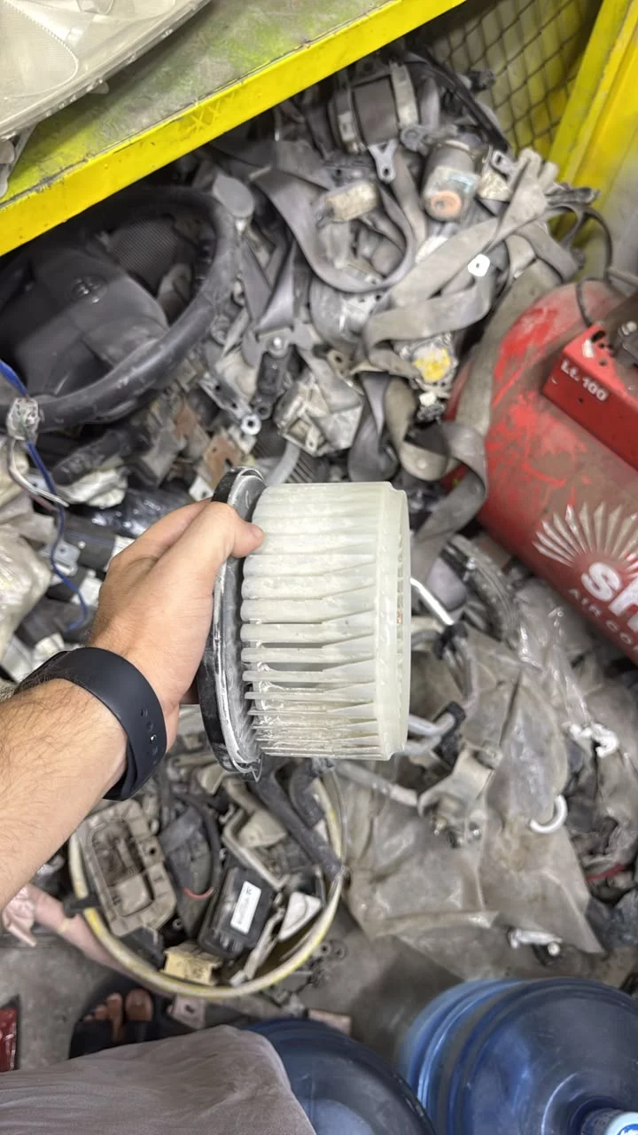 Toyota Sienna / Toyota Wish Blower Motor 2011 2020 in Sharjah Industrial Area 6, Sharjah Dismantles