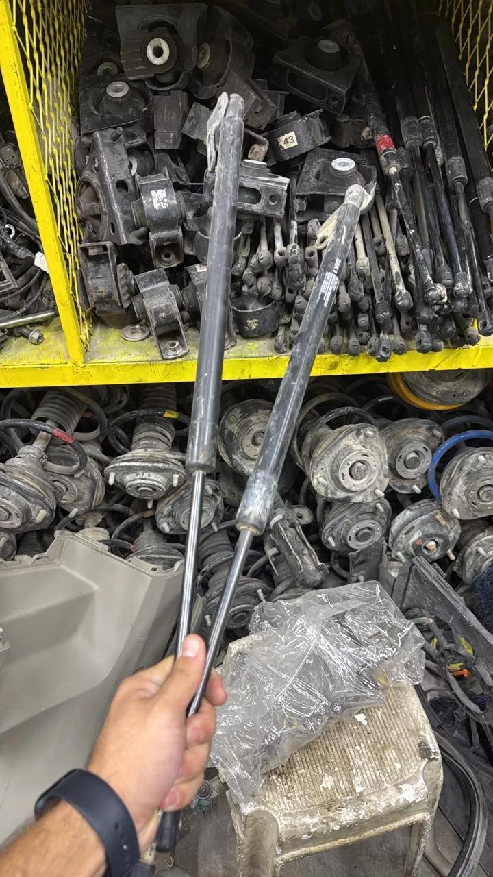 Toyota Sienna Tailgate Gas Struts 2011 2020 in Sharjah Industrial Area 6, Sharjah Dismantles