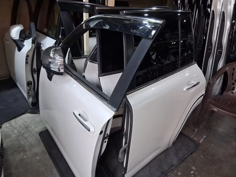 Toyota Land Cruiser 2020 White Doors With Side Mirrors