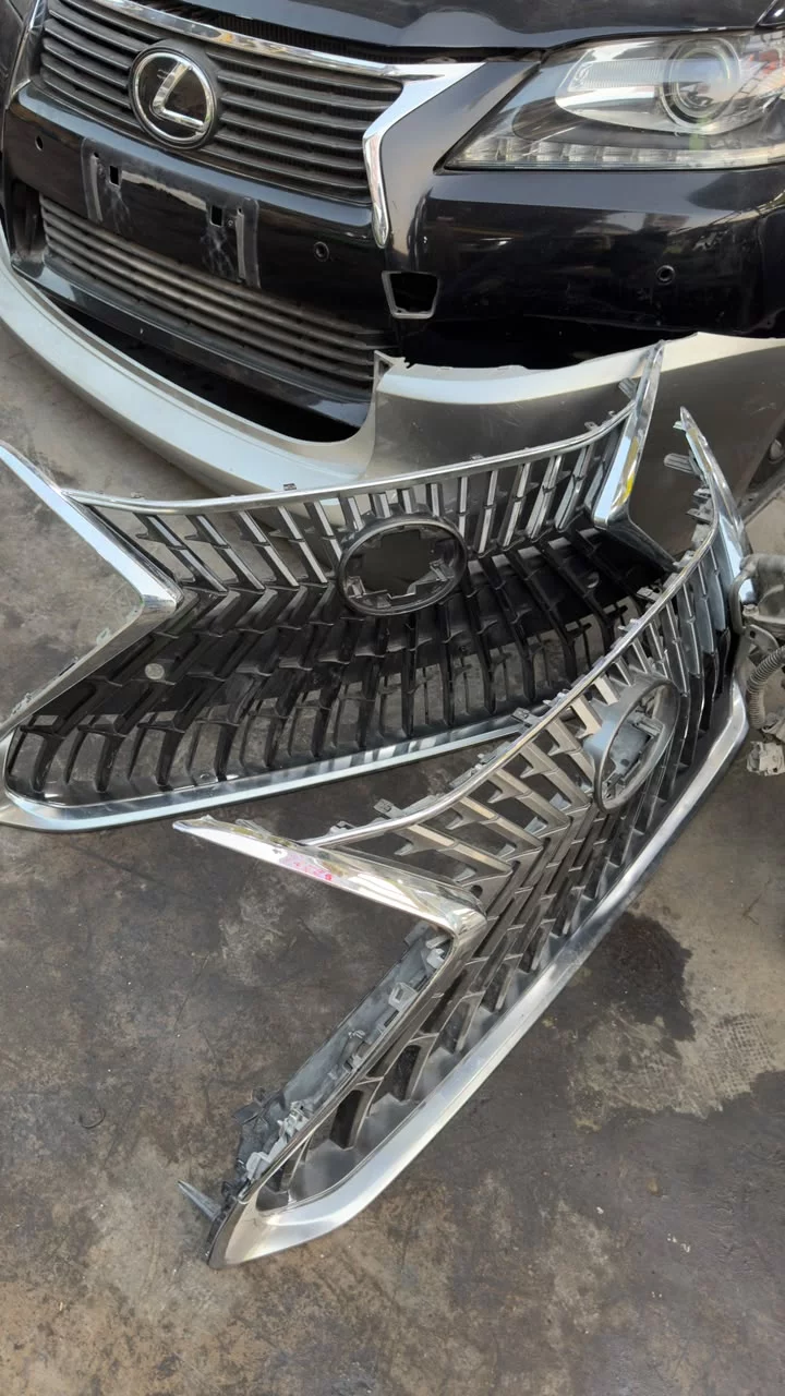 2016 2018 Lexus Es Es350 Es300h Oem Front Spindle Grille