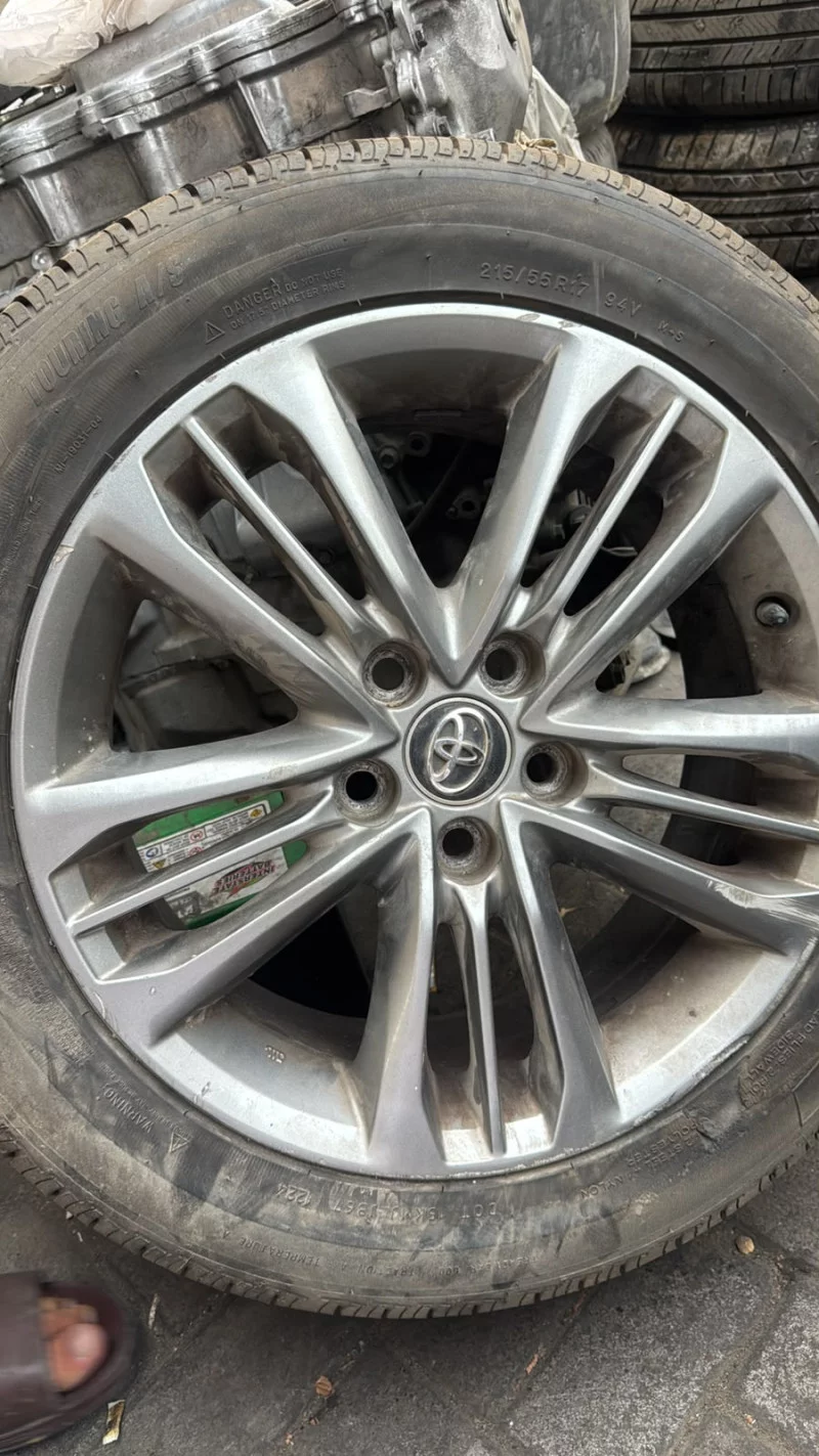 Toyota Camry Se 17 Inch Alloy Wheel 215/55 R17 2015 2017