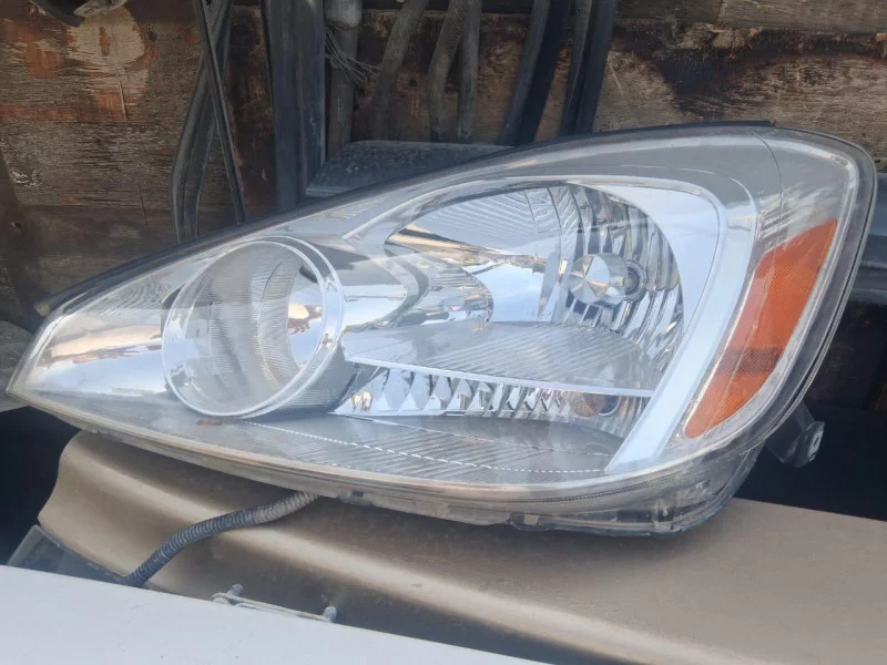 Left Headlight For Toyota Sienna 2004 2005