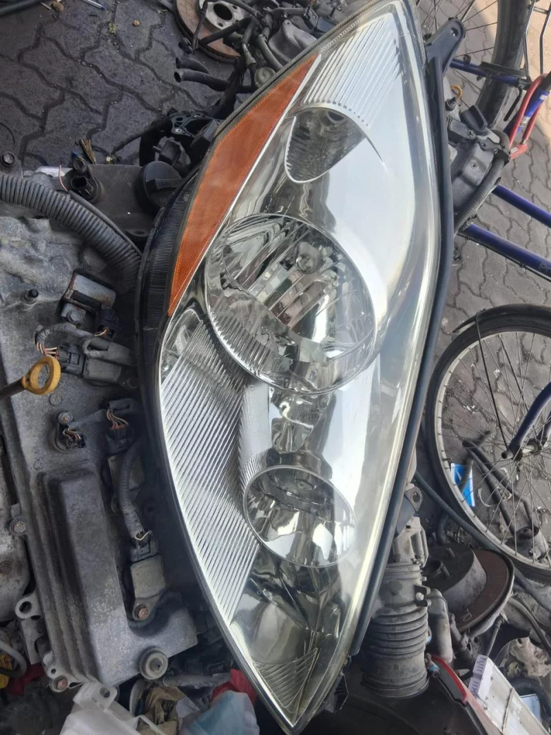 Right Head Light For Toyota Sienna 2004 2005