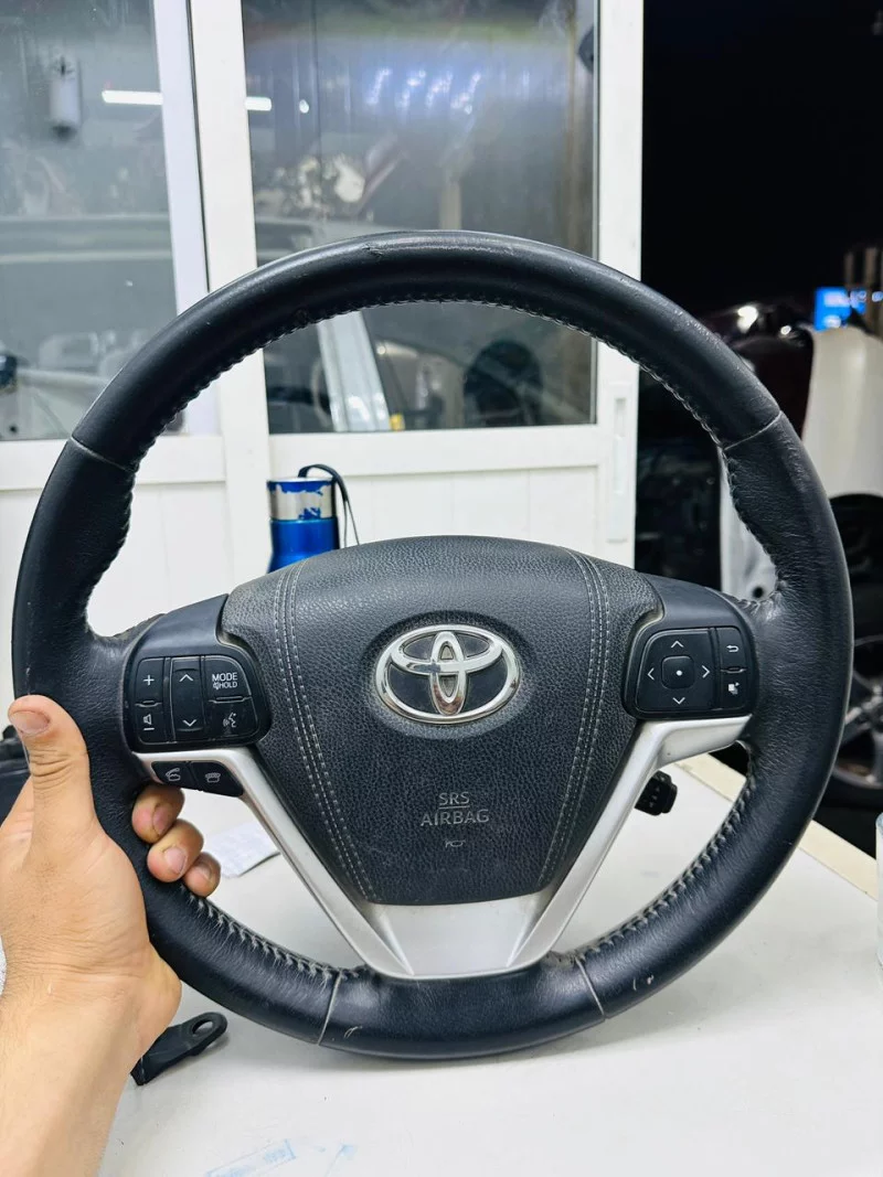 Genuine Multifunction Leather Steering Wheel For Toyota Avensis& Verso