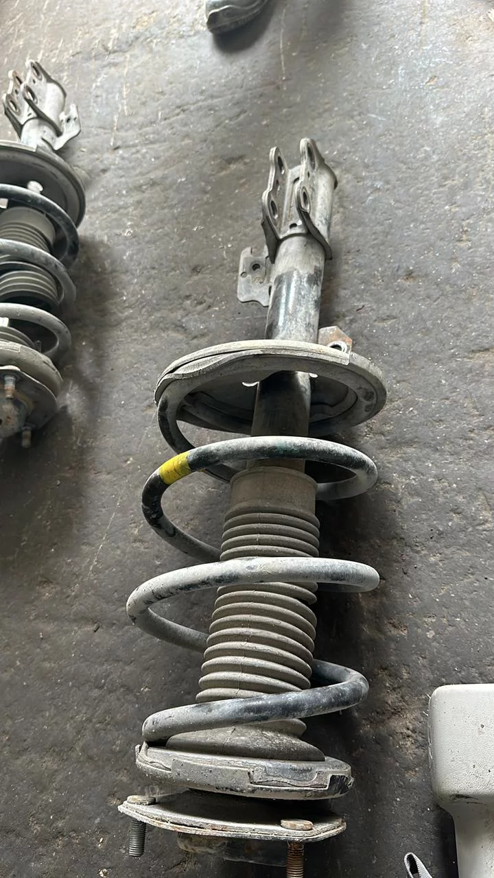 Front Shock Absorbers/ Struts For Toyota Estima/ Previa/ Tarago 2006+