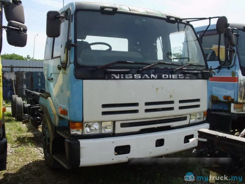 Nissan Diesel Big Thumb Front Bumper 1990 2014 & More Truck spare parts in Sharjah Industrial Area 3, Sharjah