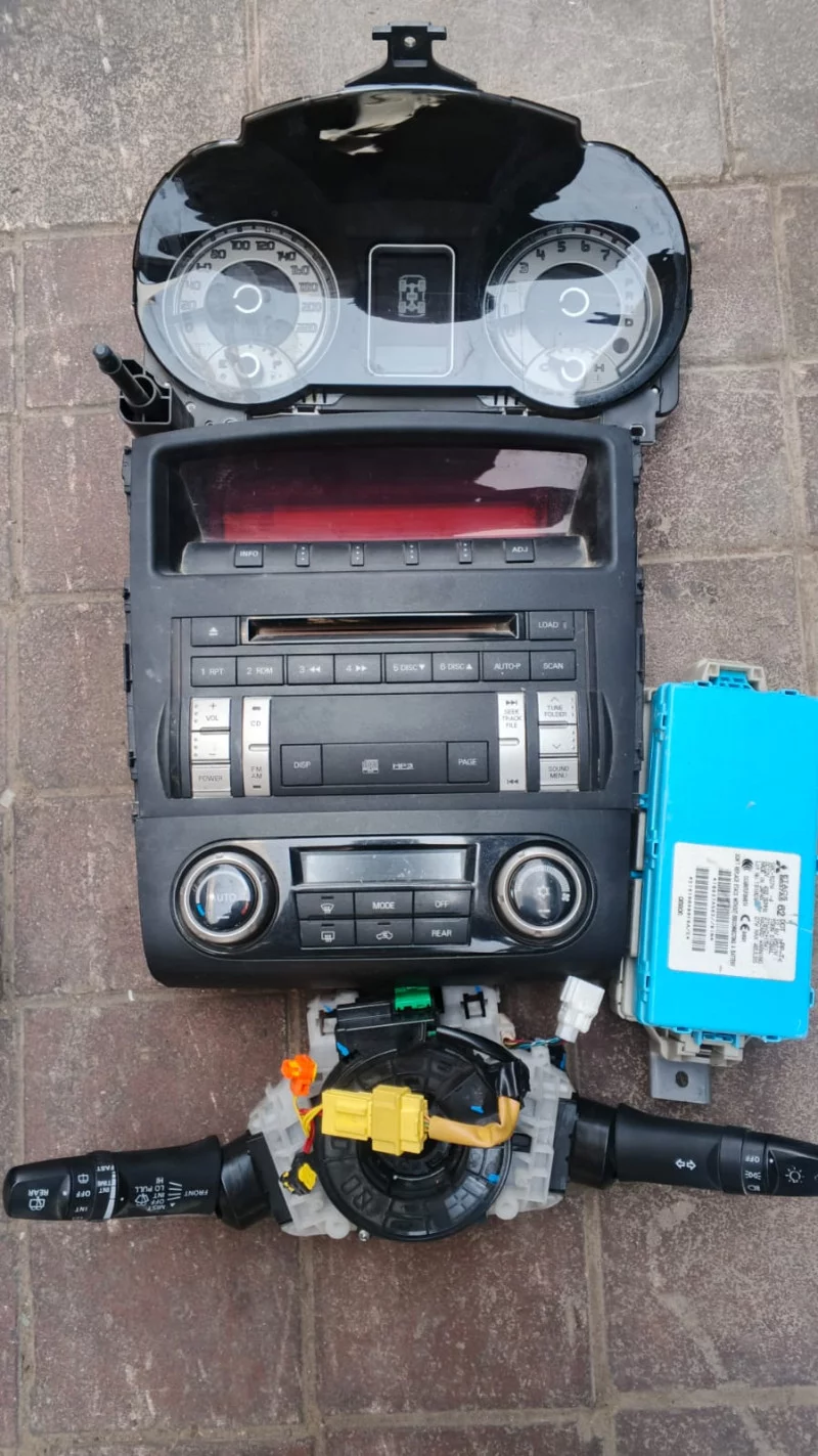 Instrument Cluster & Dashboard Console Assembly For Mitsubishi Pajero