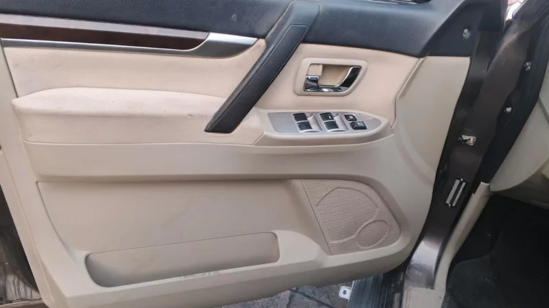 Front Right Interior Door Panel For Mitsubishi Pajero V80 / V90 2007+