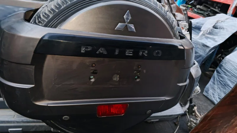 Spare Tire Cover And Rear Door Panel For Mitsubishi Pajero V80 / V90