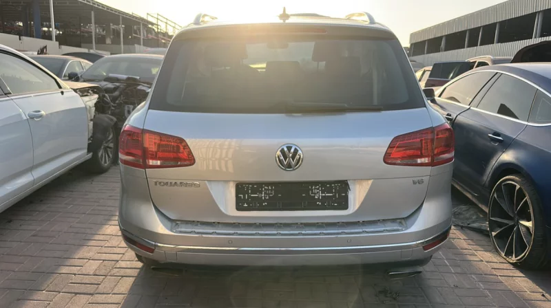 Volkswagen Touareg V6 2010 2018 Silver Breaking For Parts in Al Salama, Umm Al Quwain Dismantles
