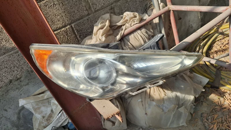 Headlight Hiyundai Sonata 2011 To 2015 in Sharjah Industrial Area 2, Sharjah Dismantles