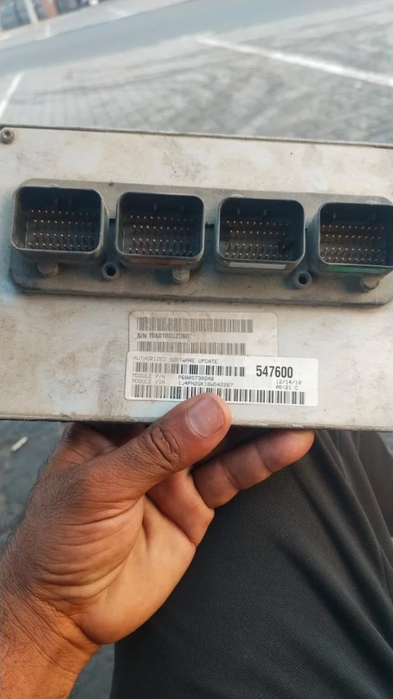 Engine Ecu Pcm P68057302ab Jeep Liberty 2011 cod P68057302AB
