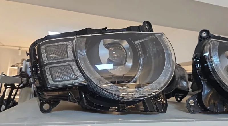 Left Headlight For Land Rover Defender L663 (90/ 110/ 130) 2020 2026