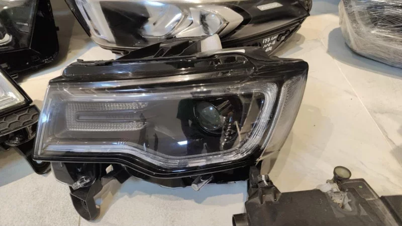 Left Front Headlight For Jeep Grand Cherokee Wk2 2014 2021
