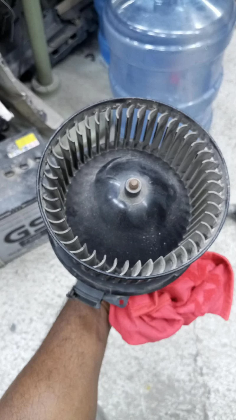 Chevrolet Silverado 1500 2500 3500 Blower Motor 2003 2007 in Sharjah Industrial Area 6, Sharjah Dismantles