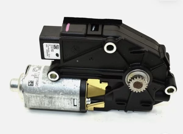 Ford Focus Sunroof Moonroof Glass Motor Actuator 2012 2018 in Sharjah Industrial Area 6, Sharjah Dismantles
