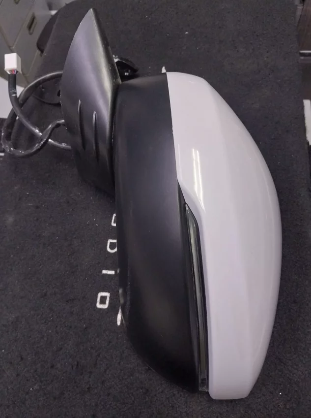 Mirror Honda Civic 2022 2024 Auto spare parts in Sharjah Industrial Area 6, Sharjah