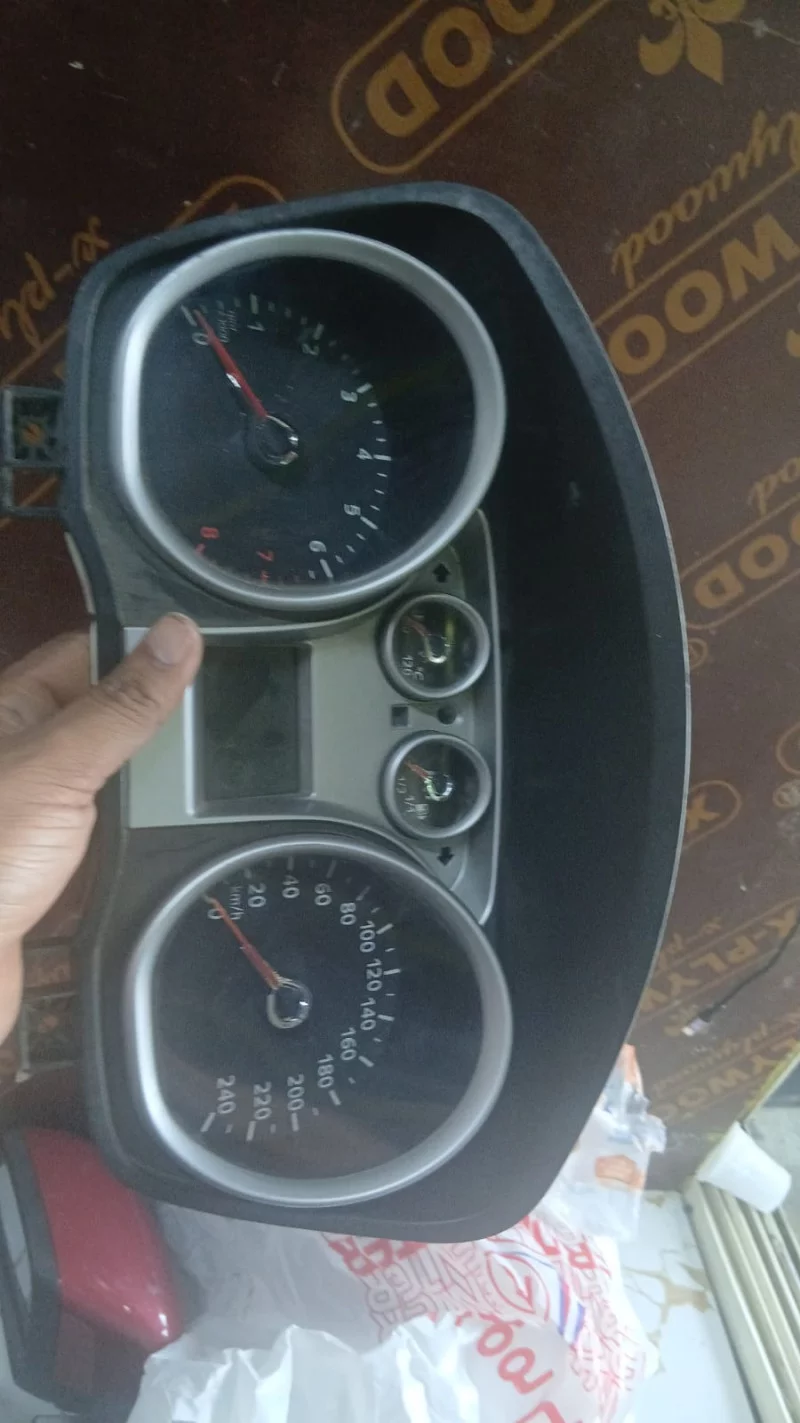 Volkswagen Golf Mk5 Instrument Cluster 2004 2009