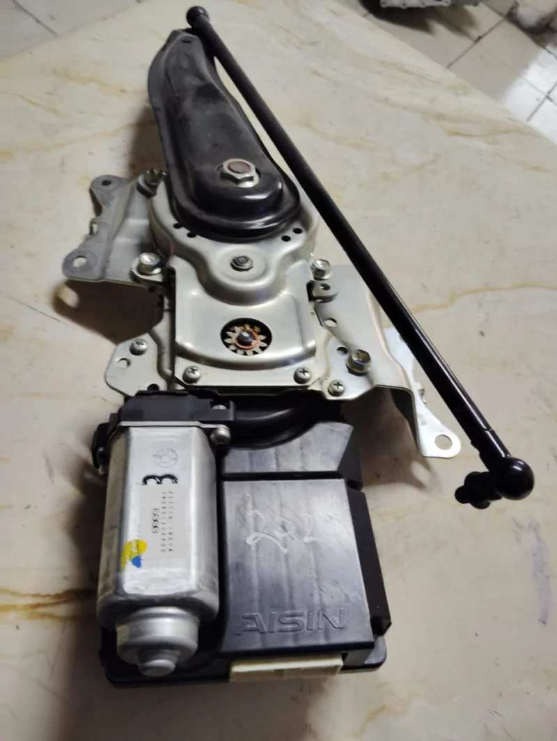 Electric Tailgate Motor For Nissan Patro 2013+ Auto spare parts in Al Sajaa Industrial Area, Sharjah